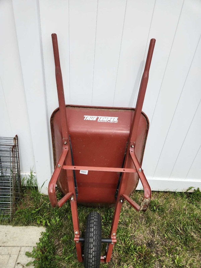 Excellent True Temper Steel Wheelbarrow - NEW TIRE