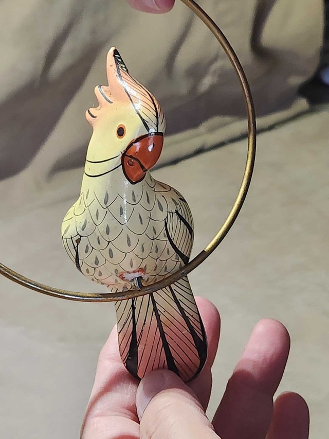Charming Vintage Decor Set: Hanging Cockatoo & Angel Wind Chime - photo 3
