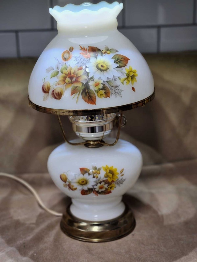 Vintage Milk Glass Hurricane Parlor Lamp – Mid-Century