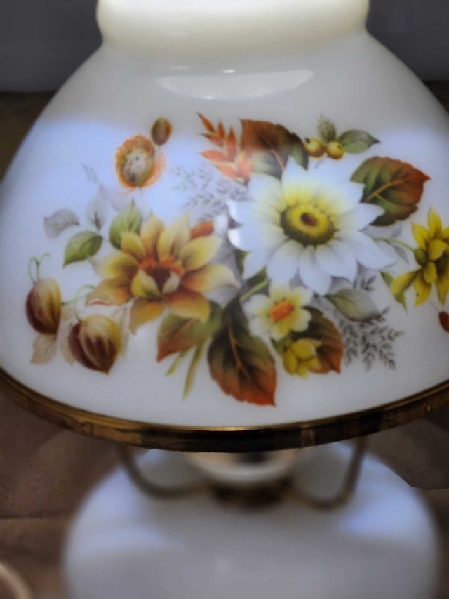 Vintage Milk Glass Hurricane Parlor Lamp – Mid-Century - photo 2