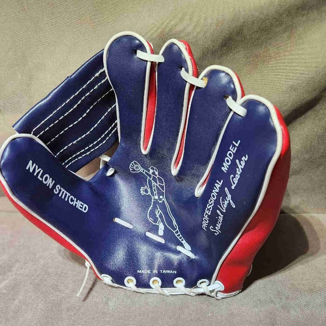 1980s Hutch Professional Model Youth Baseball Glove