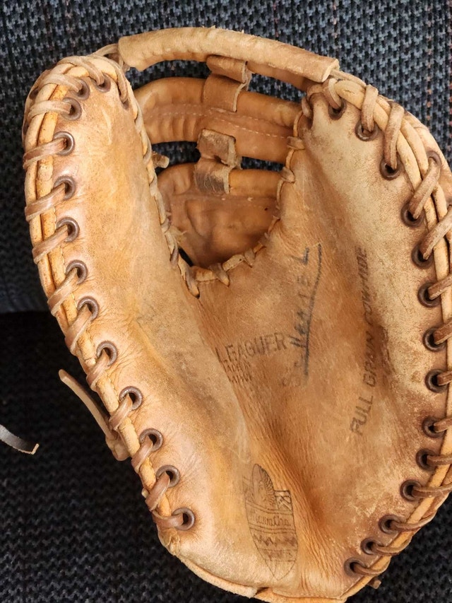 Leather Hiawatha Catcher's Mitt & Regent Fielder's Glove - photo 3