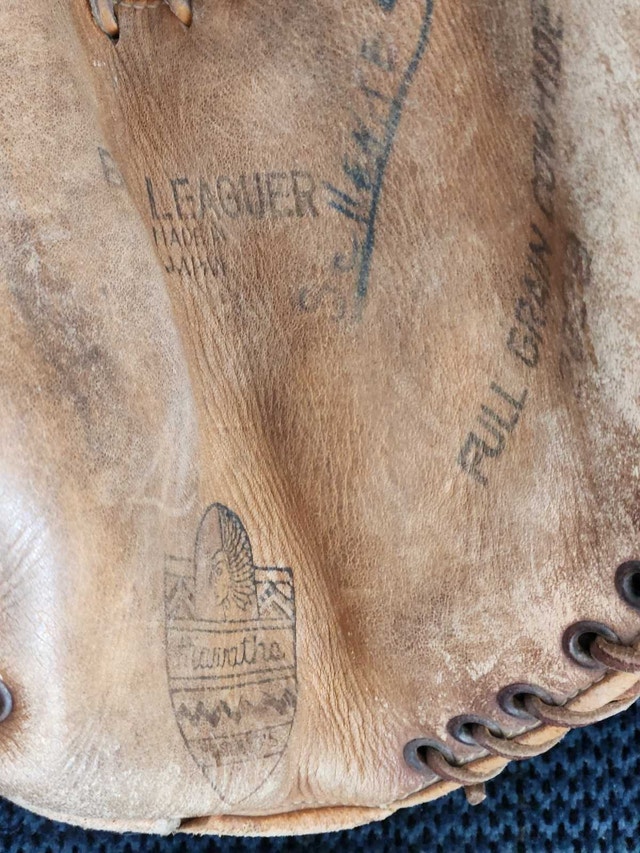 Leather Hiawatha Catcher's Mitt & Regent Fielder's Glove - photo 5