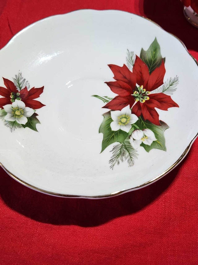 Vintage Crown Trent England Fine Bone China Poinsettia - photo 2