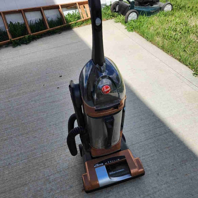 Hoover WindTunnel T-Series Bagless Upright Vacuum!