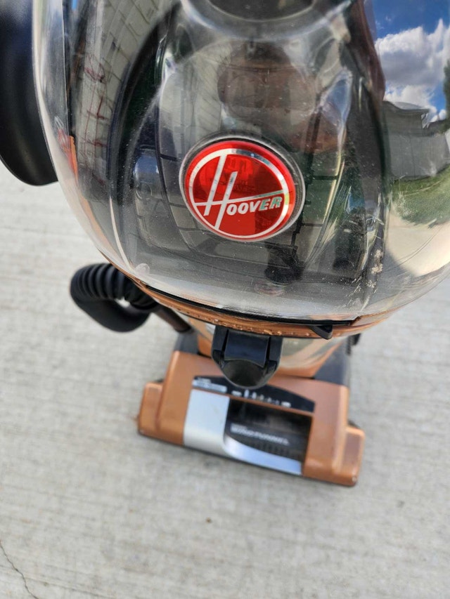 Hoover WindTunnel T-Series Bagless Upright Vacuum! - photo 2