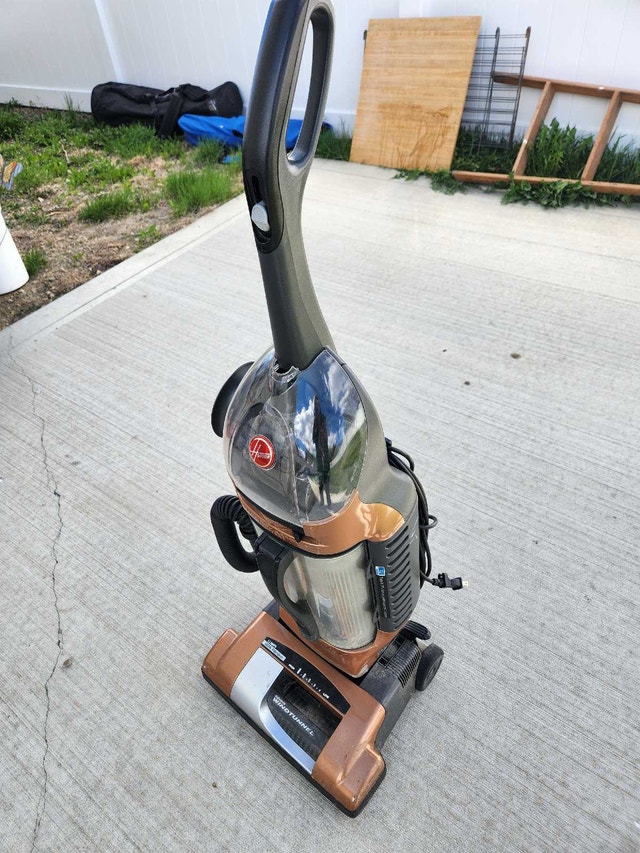 Hoover WindTunnel T-Series Bagless Upright Vacuum! - photo 4
