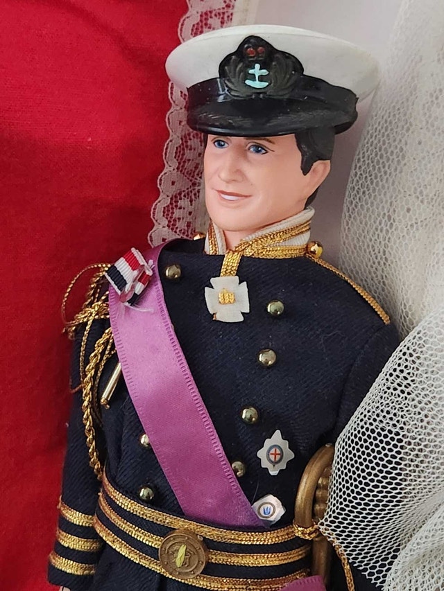 Vintage 1982 Goldberger Royal Wedding Doll Set - Charles & Diana - photo 3