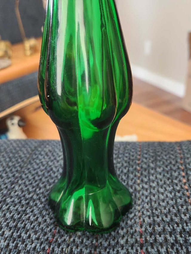 STUNNING AVON MCM Emerald Green Glass Bud Vase - photo 3