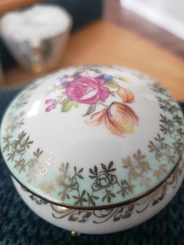 Miniature China Bundle – England Bone China & East Germany - photo 2
