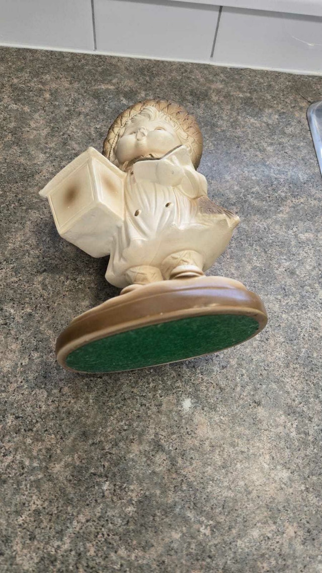 Vintage 1970s Large 12.5" Chalkware Caroler Figurine MCM Kitsch - photo 3
