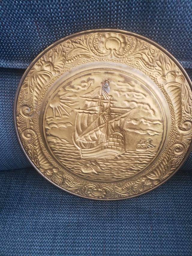 Vintage Mid-Century Embossed Brass Wall Plates - photo 3