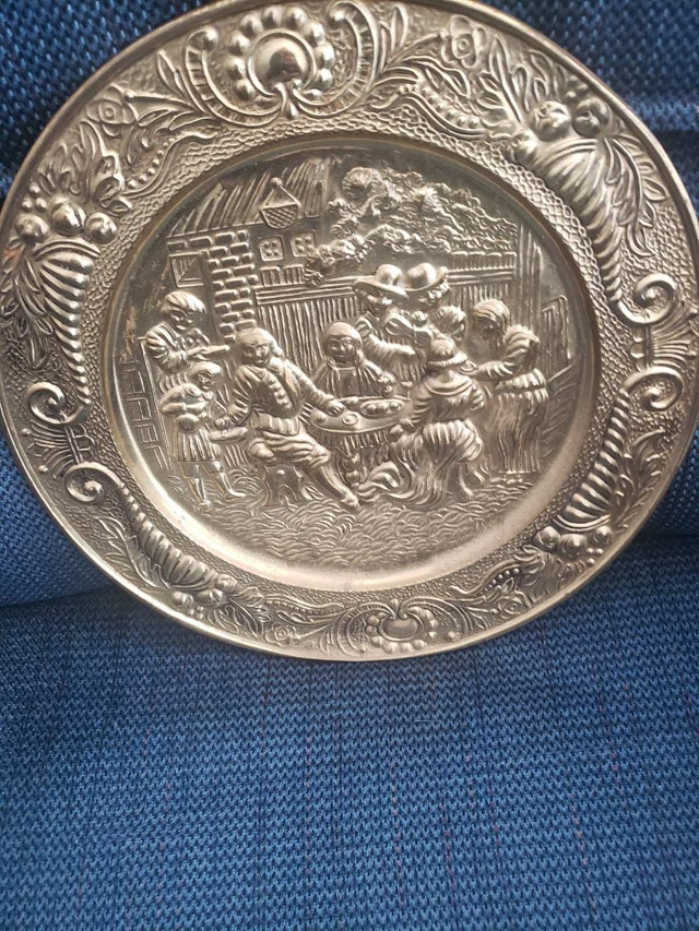 Vintage Mid-Century Embossed Brass Wall Plates - photo 4