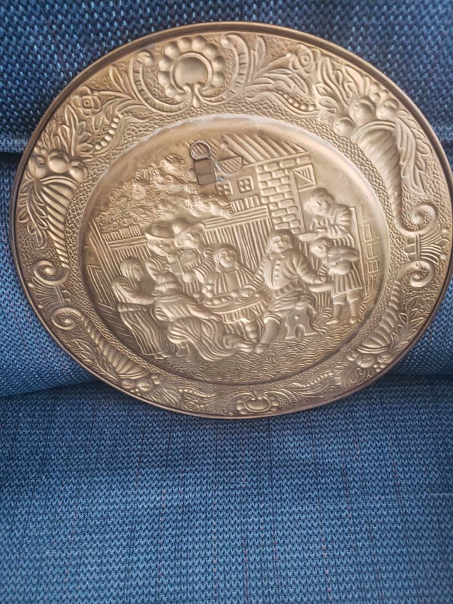 Vintage Mid-Century Embossed Brass Wall Plates - photo 5
