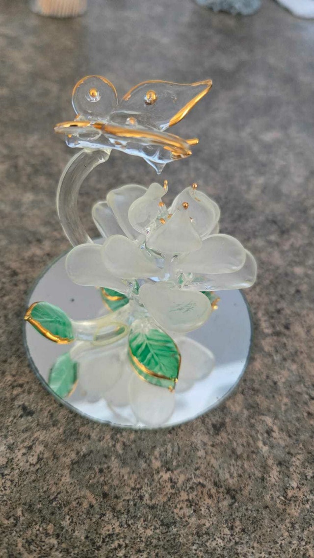 Vintage Hand-Blown Spun Glass Set - Cello & Rose with Butterfly - photo 2