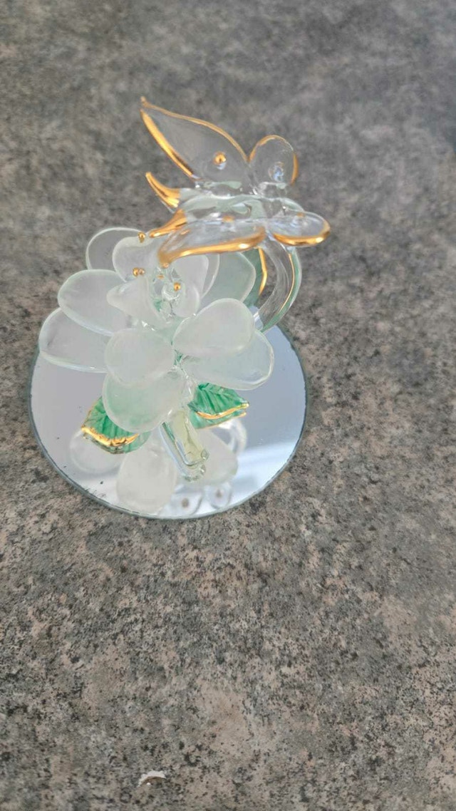 Vintage Hand-Blown Spun Glass Set - Cello & Rose with Butterfly - photo 4