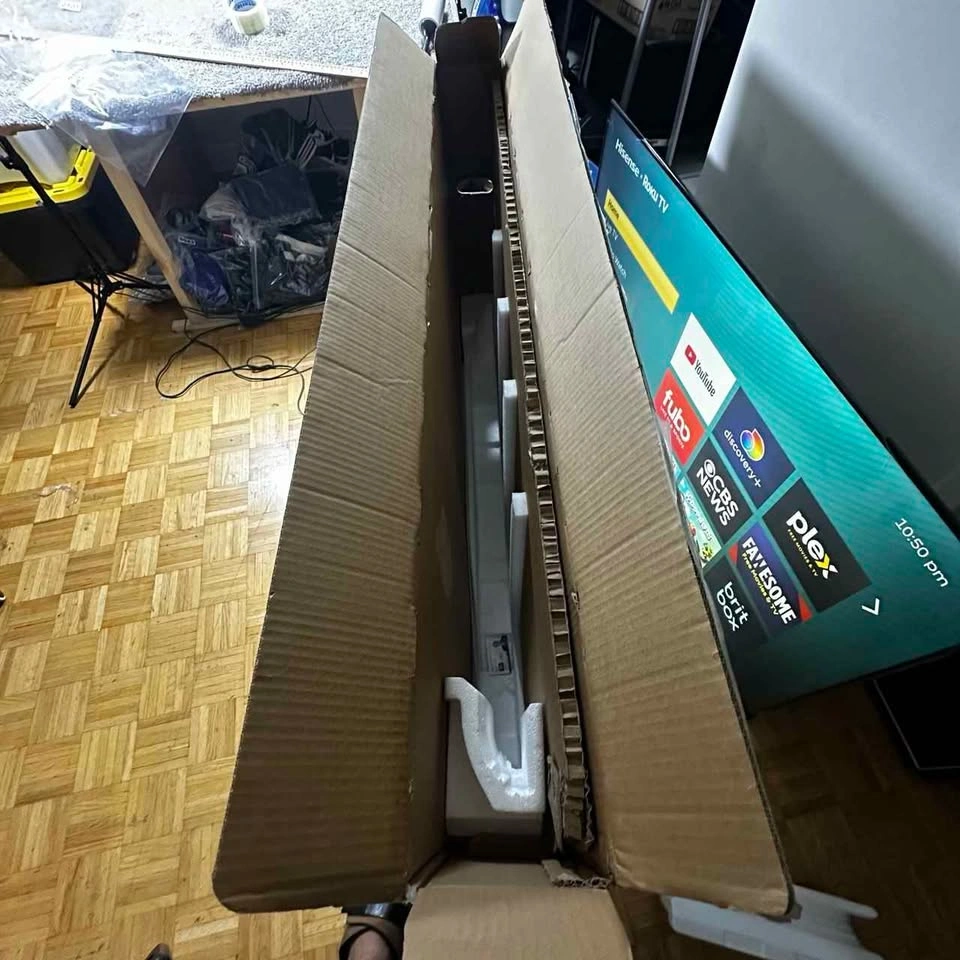 Hisense 55" R6 Series 4K UHD Roku TV - photo 5