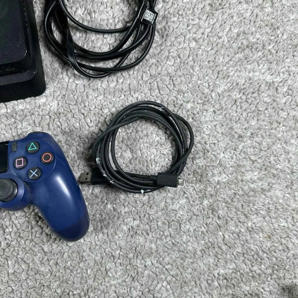 Sony PS4 slim 1tb console with 2 controllers and cables - photo 4