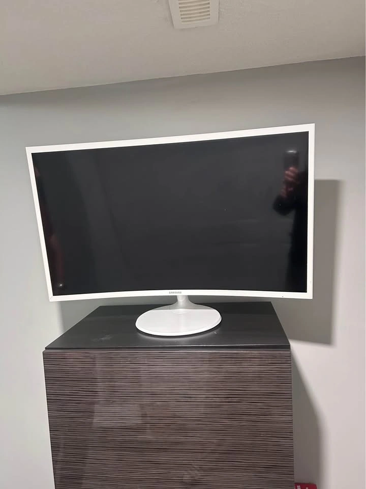 Samsung Curved Monitor - photo 2