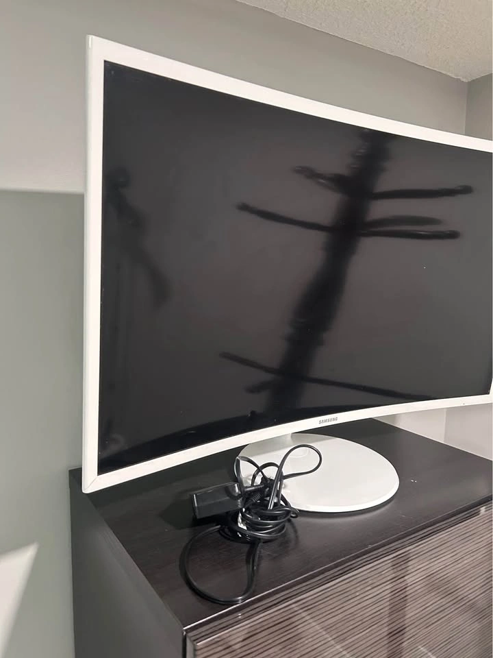Samsung Curved Monitor - photo 3