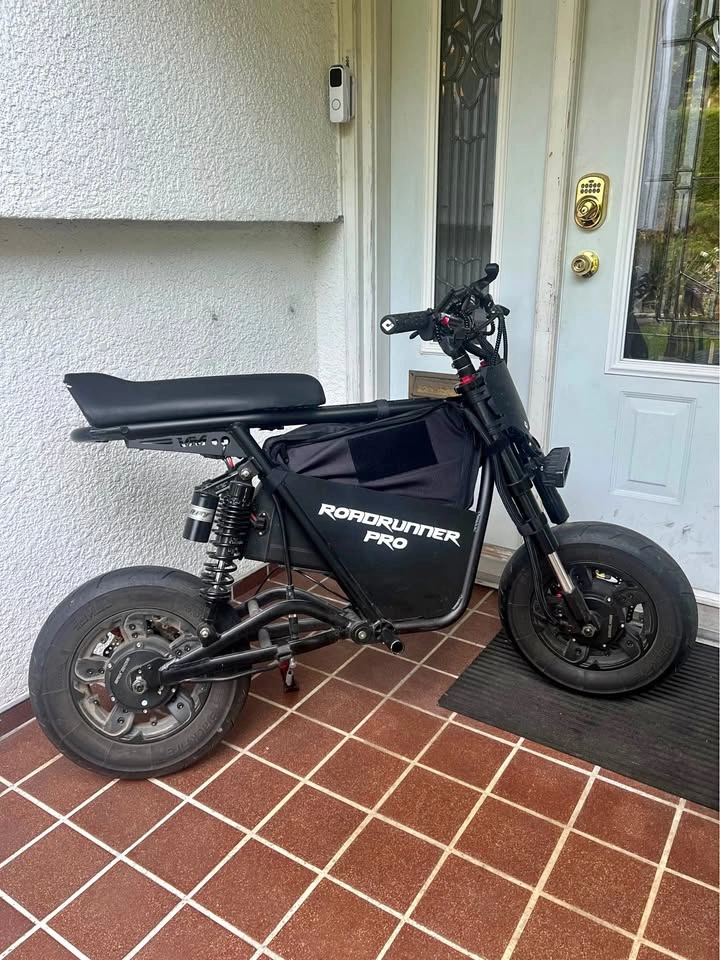 Modified RoadRunner Pro Electric Bike / E-Moto Style