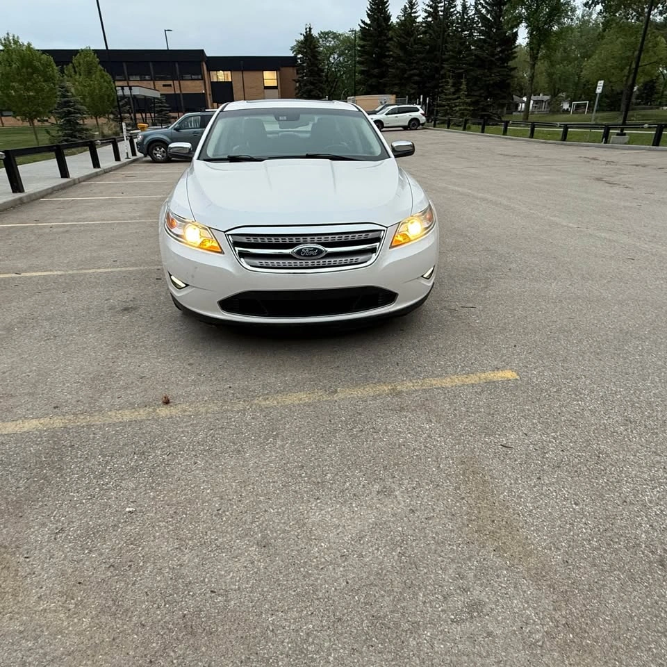 2011 Ford Taurus - photo 3