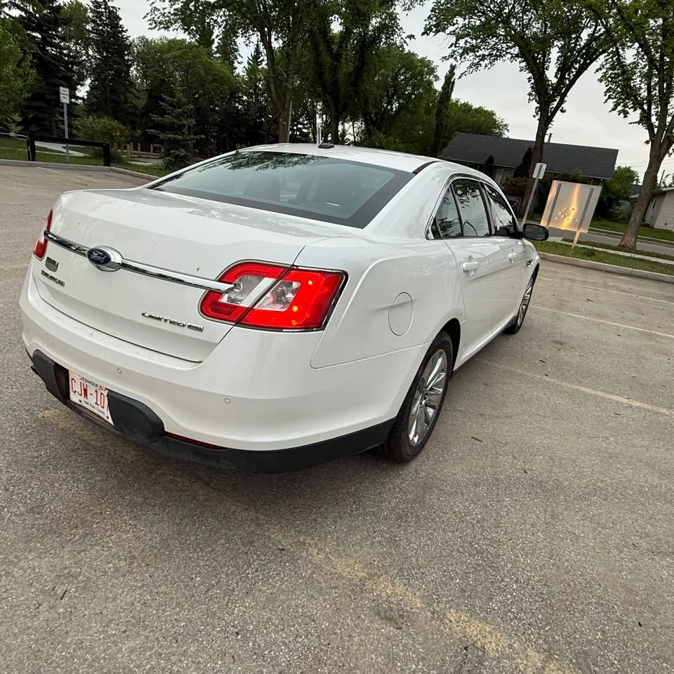 2011 Ford Taurus - photo 5