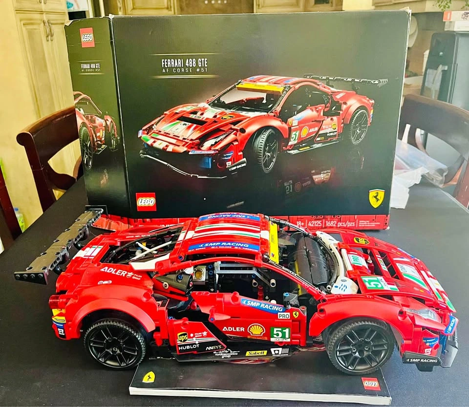 LEGO Technic Ferrari 488 GTE AF Corse 51 (Set 42125)