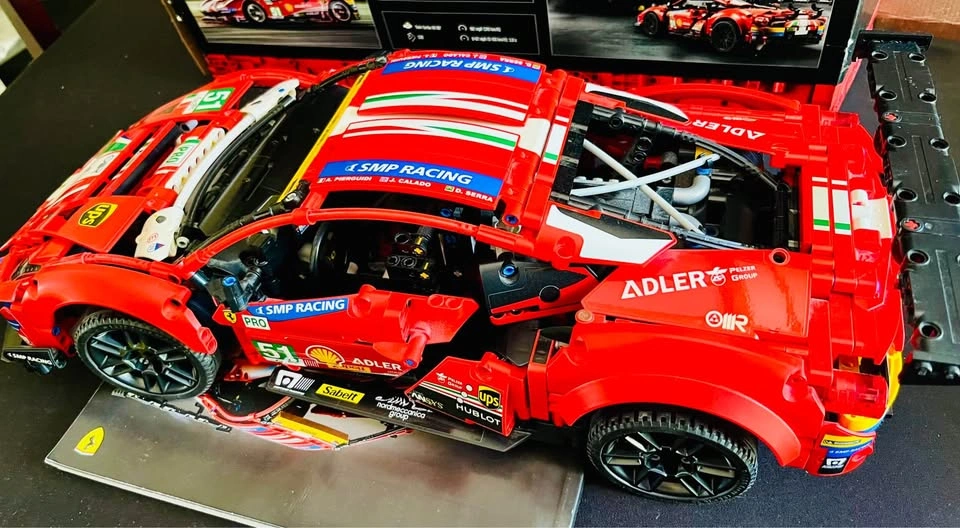 LEGO Technic Ferrari 488 GTE AF Corse 51 (Set 42125) - photo 5