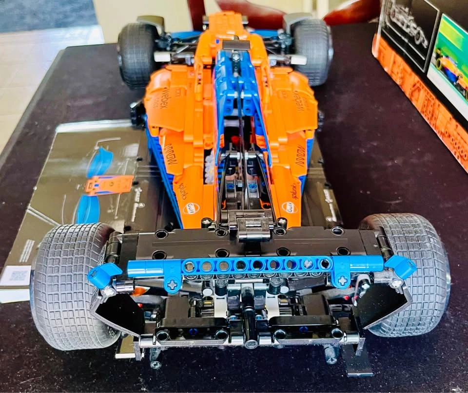 LEGO Technic 2022 McLaren Formula 1 Car Set 42141 - photo 2
