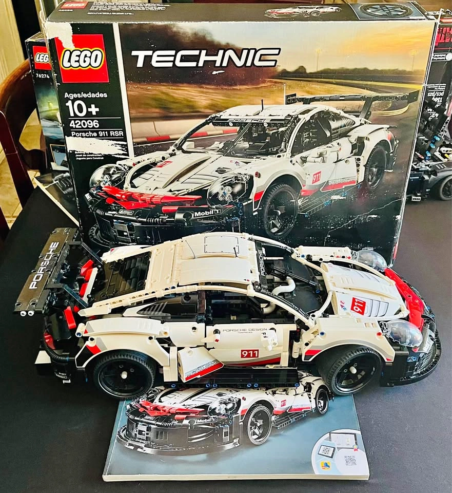 LEGO Technic Porsche 911 RSR 42096 - Missing Minor Pieces
