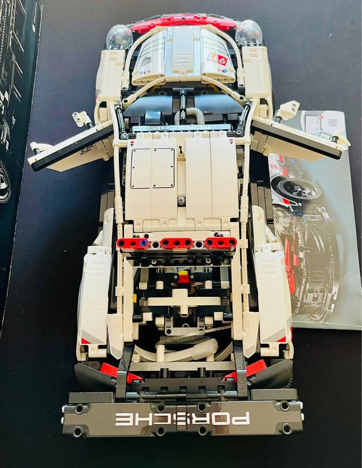 LEGO Technic Porsche 911 RSR 42096 - Missing Minor Pieces - photo 2