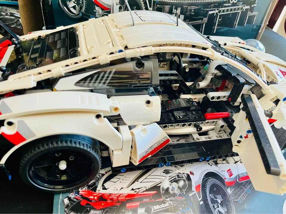 LEGO Technic Porsche 911 RSR 42096 - Missing Minor Pieces - photo 3