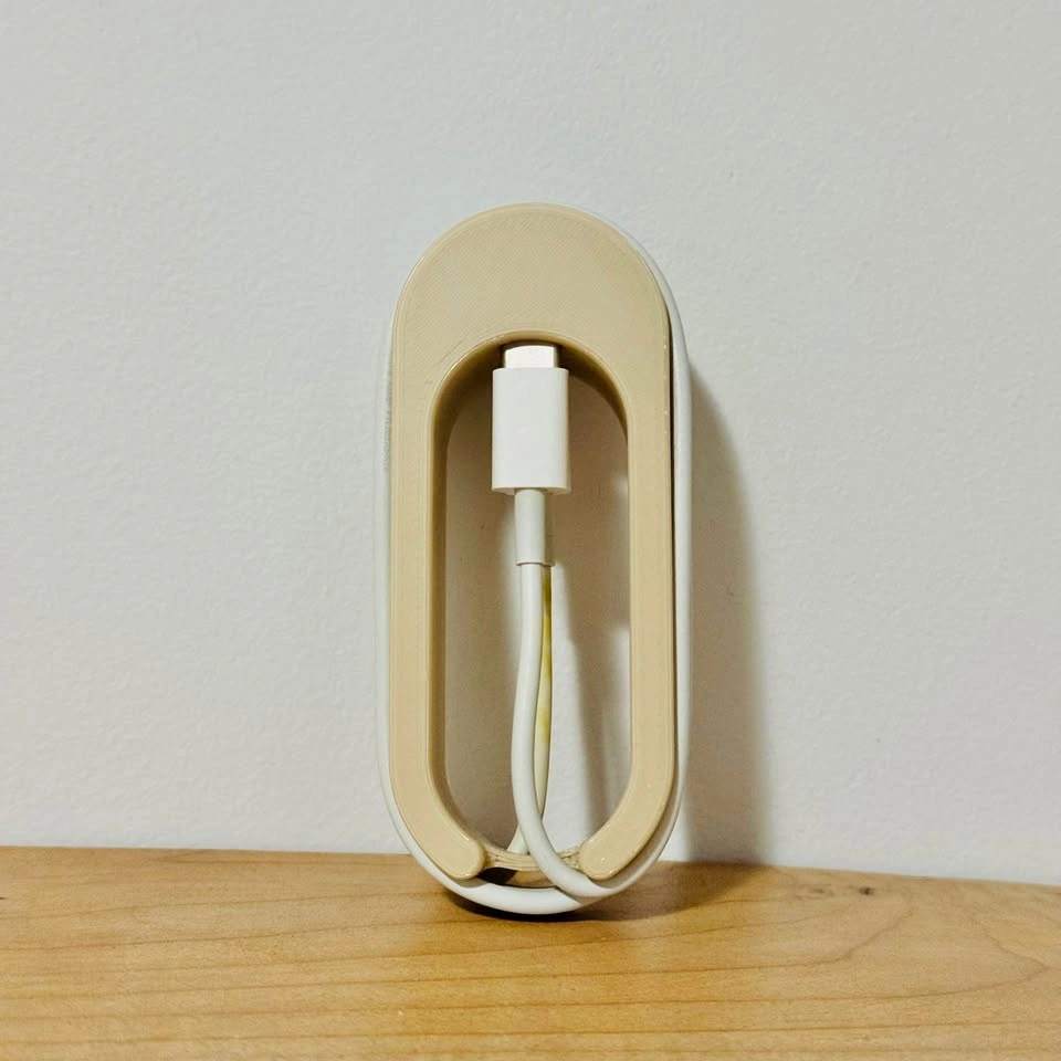 Lightning to USB-C Cable Organizer