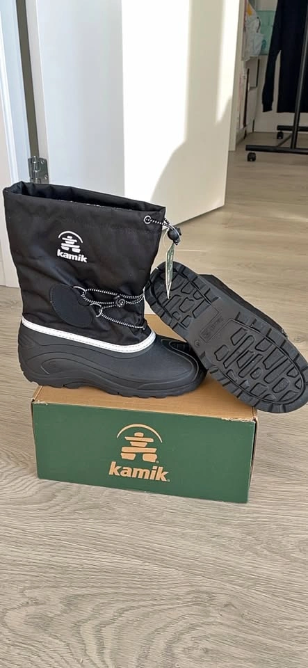 Brand New Kamik Snow Boots size 6 youth