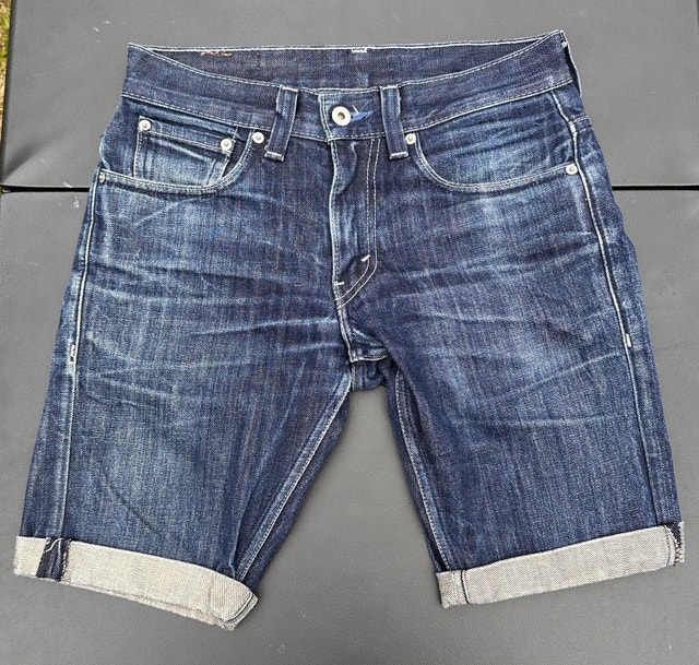 Levi’s woman’s short size 29