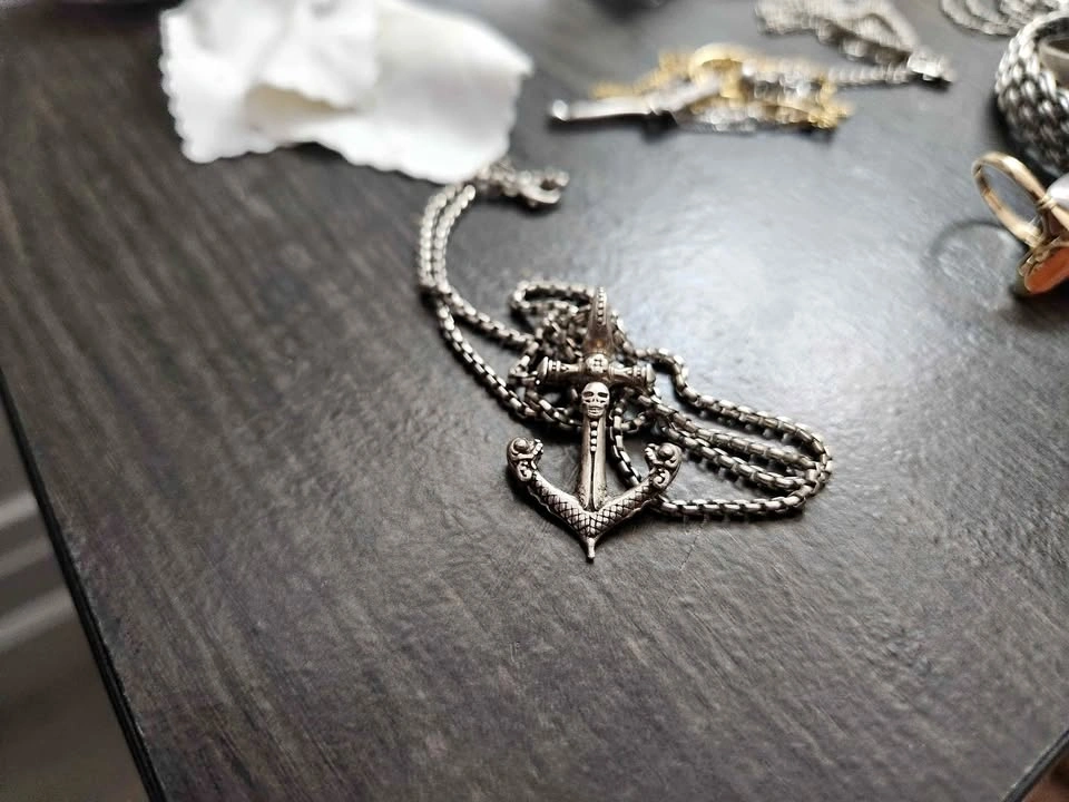 Thomas Sabo Original Pendant and Chain