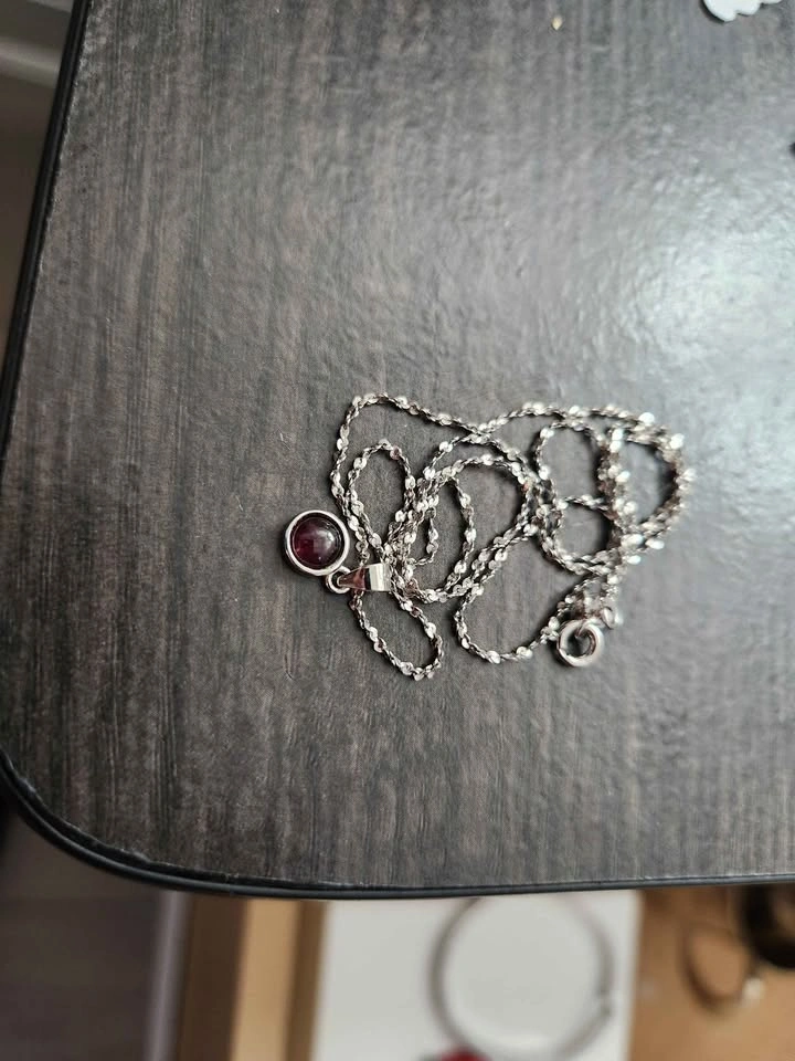 Beautiful Silver Chain with Capocohan Cut Garnett Pendant - photo 4