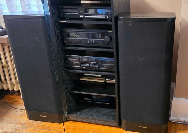 Pioneer Stereo System - photo 2