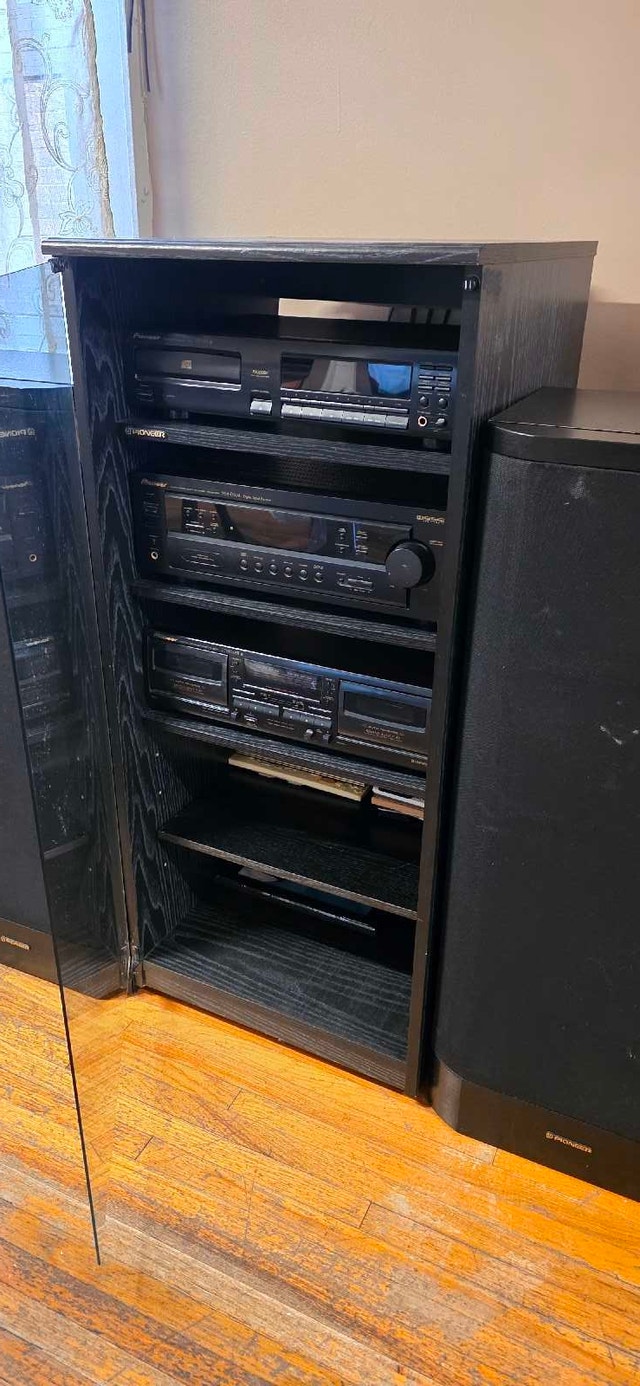Pioneer Stereo System - photo 3