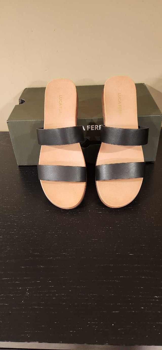 Woman's size 6 sandals - photo 2