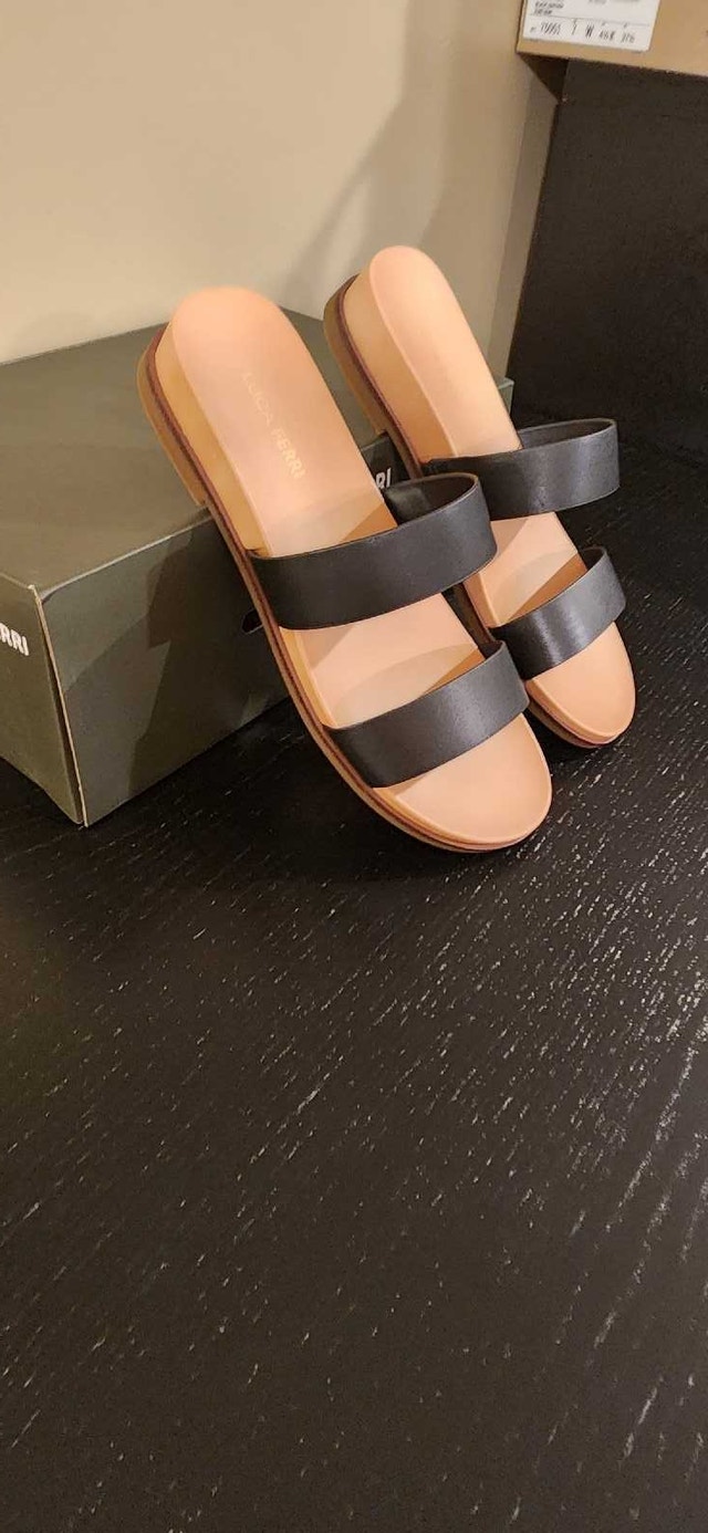 Woman's size 6 sandals - photo 3
