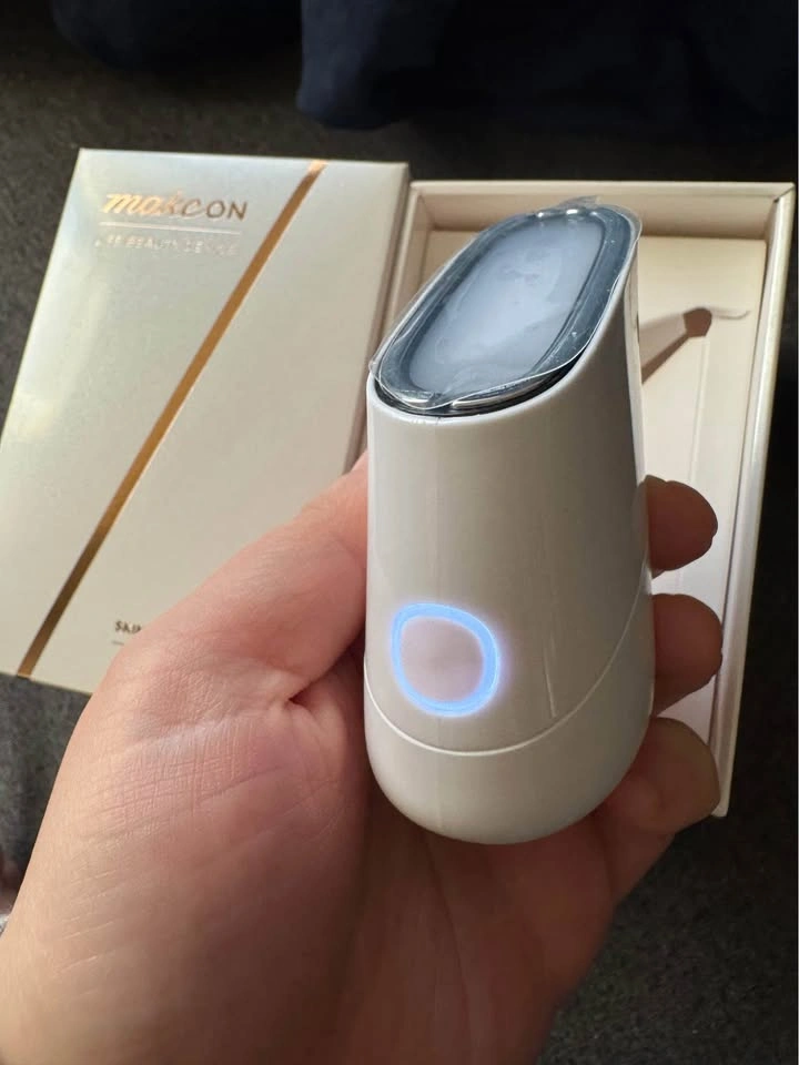 Amore Pacific makeON Skin Light Therapy 2 LED Device - photo 5