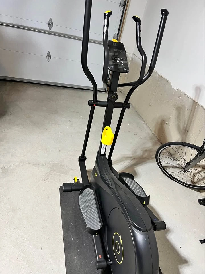 DOMYOS Self-Powered Connected Elliptical Trainer with Mat