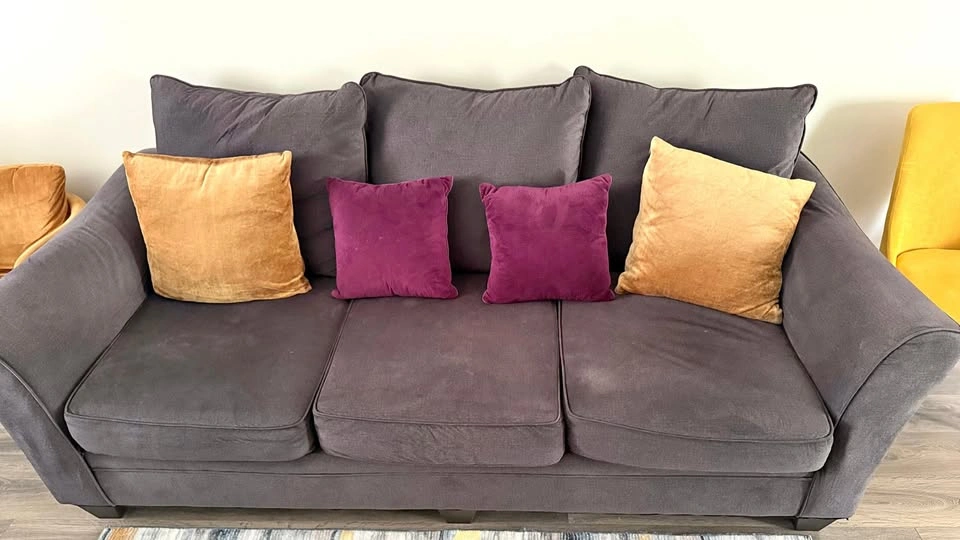 LEON'S Premium 3-Seater Sofa – Excellent Condition