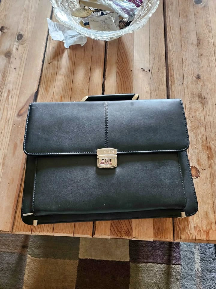 Poshete Leather Briefcase