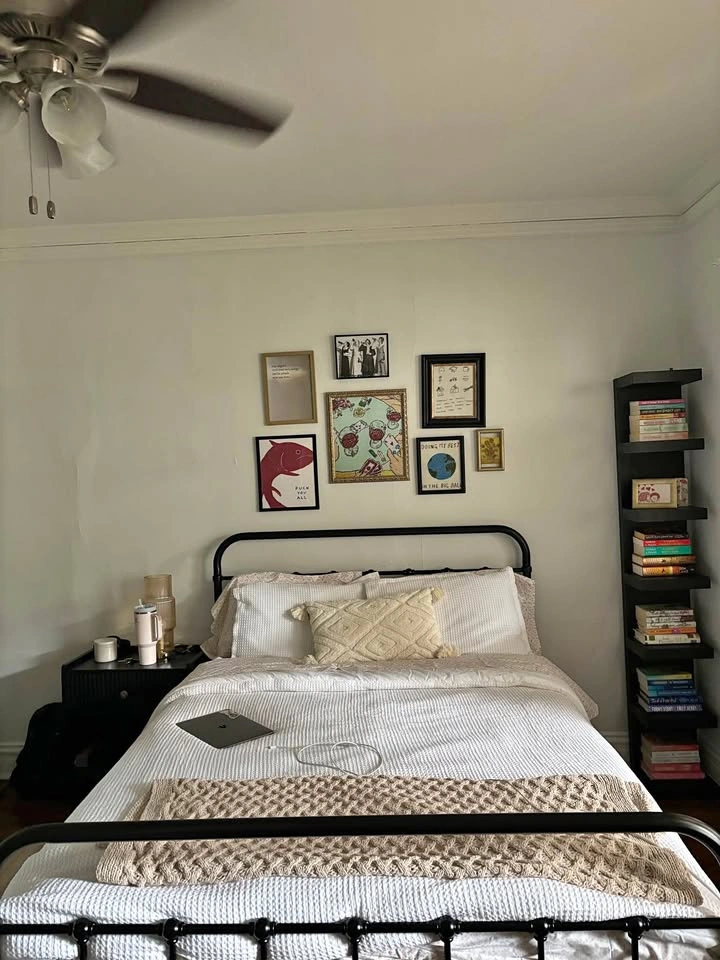 MOVING SALE- QUEEN BLACK BEDFRAME & MATRESS