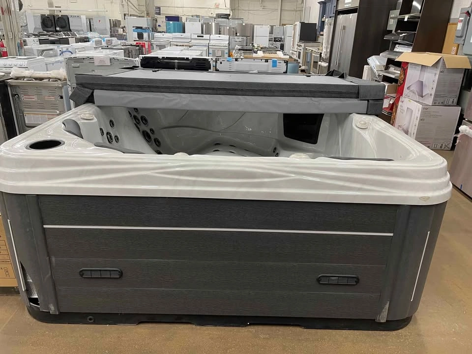 Brand new hot tub - photo 4