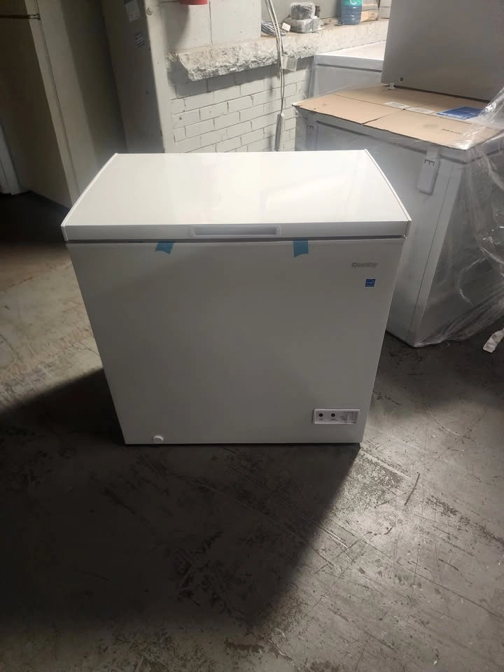 May super sale!! scratch and dent 7 cu convertable freezers - photo 2