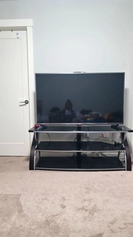 LG 55" Smart TV + Glass TV Stand – Excellent Condition